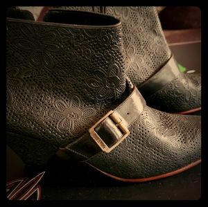 Fluevog purpose Determination in Flower black
